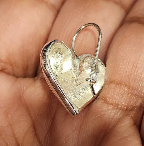 Stunning silver heart earrings - Picture 2 of 3
